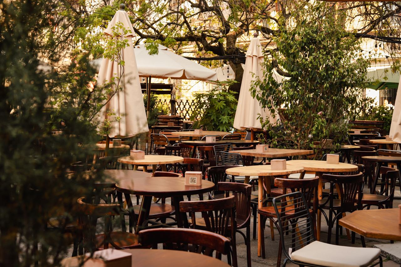 Заклади Львова з терасою та внутрішнім двориком