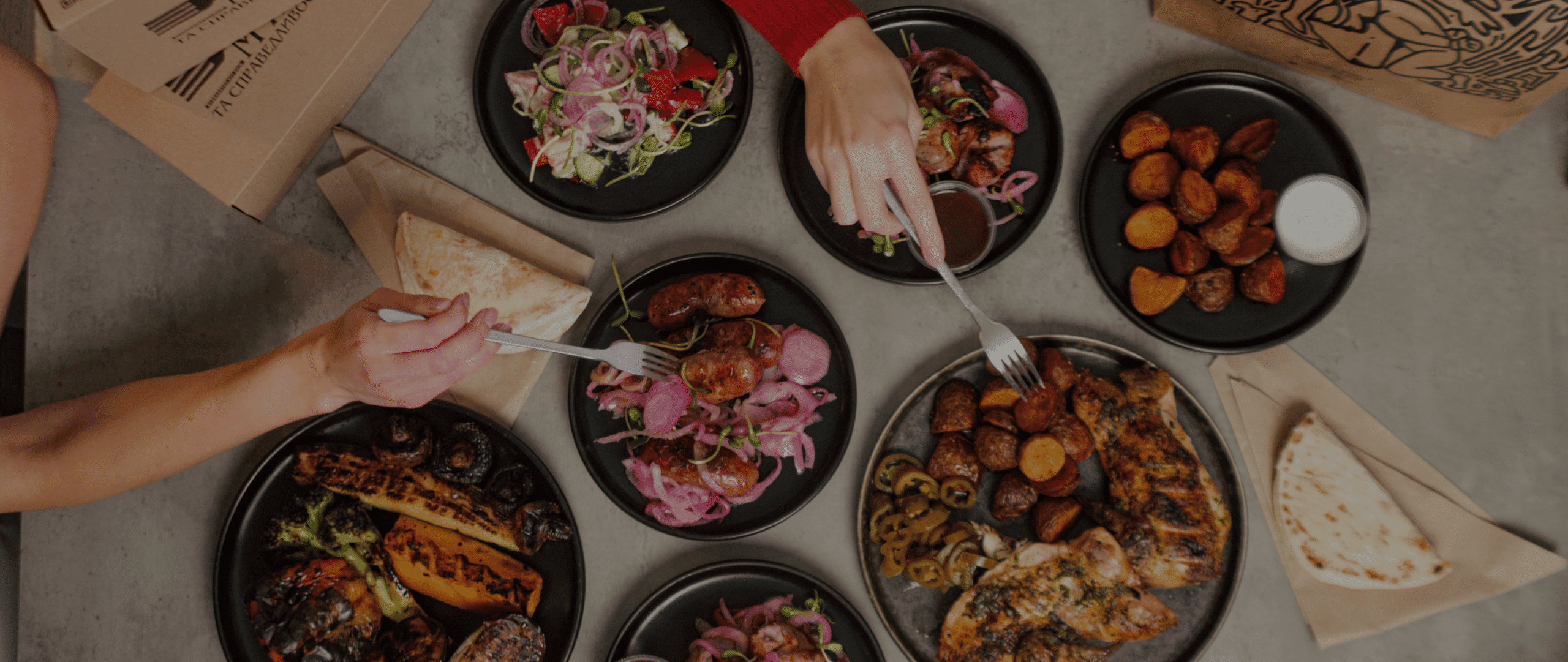 Що замовити на вечерю з доставкою у Львові? Де хороший вибір найкращих страв для романтичної вечері